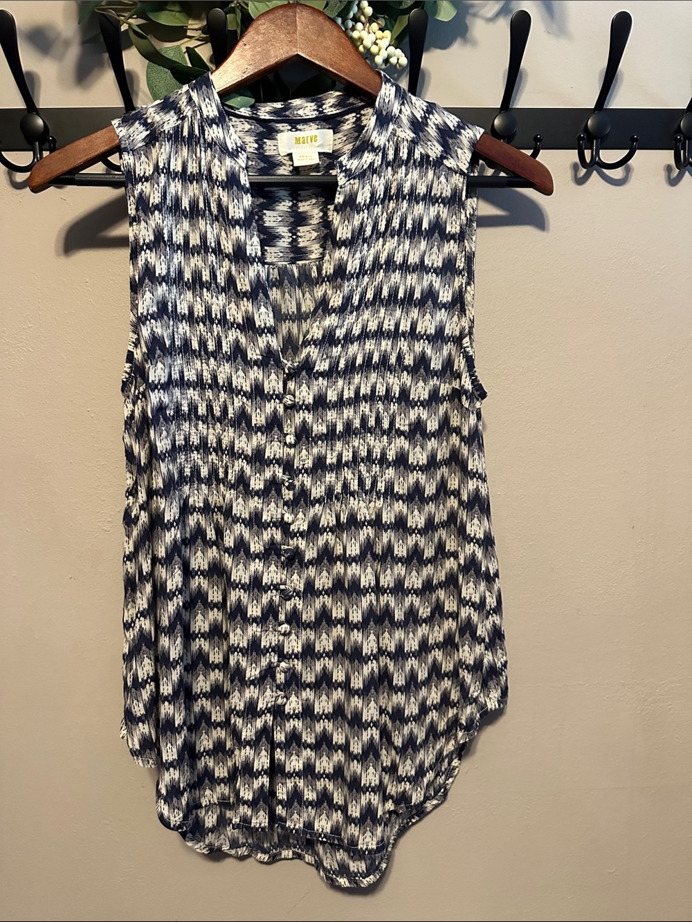 Maeve by Anthropologie Navy and White Sleeveless Button-Up Sleeveless top
